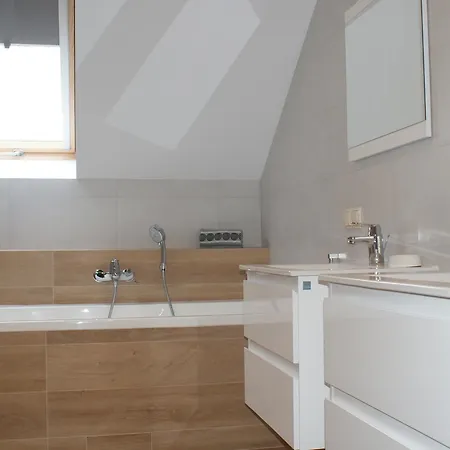 Kwiatowe Zacisze 木屋 *